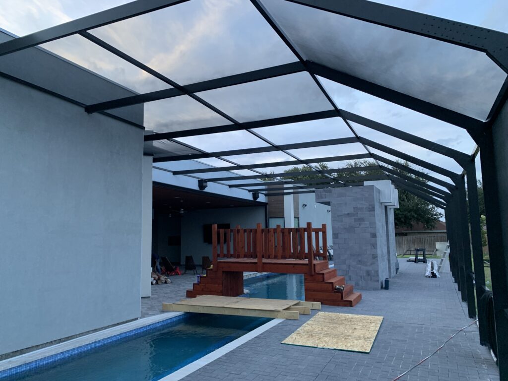 Exterior view of a screened pool enclosure on a Texas home
